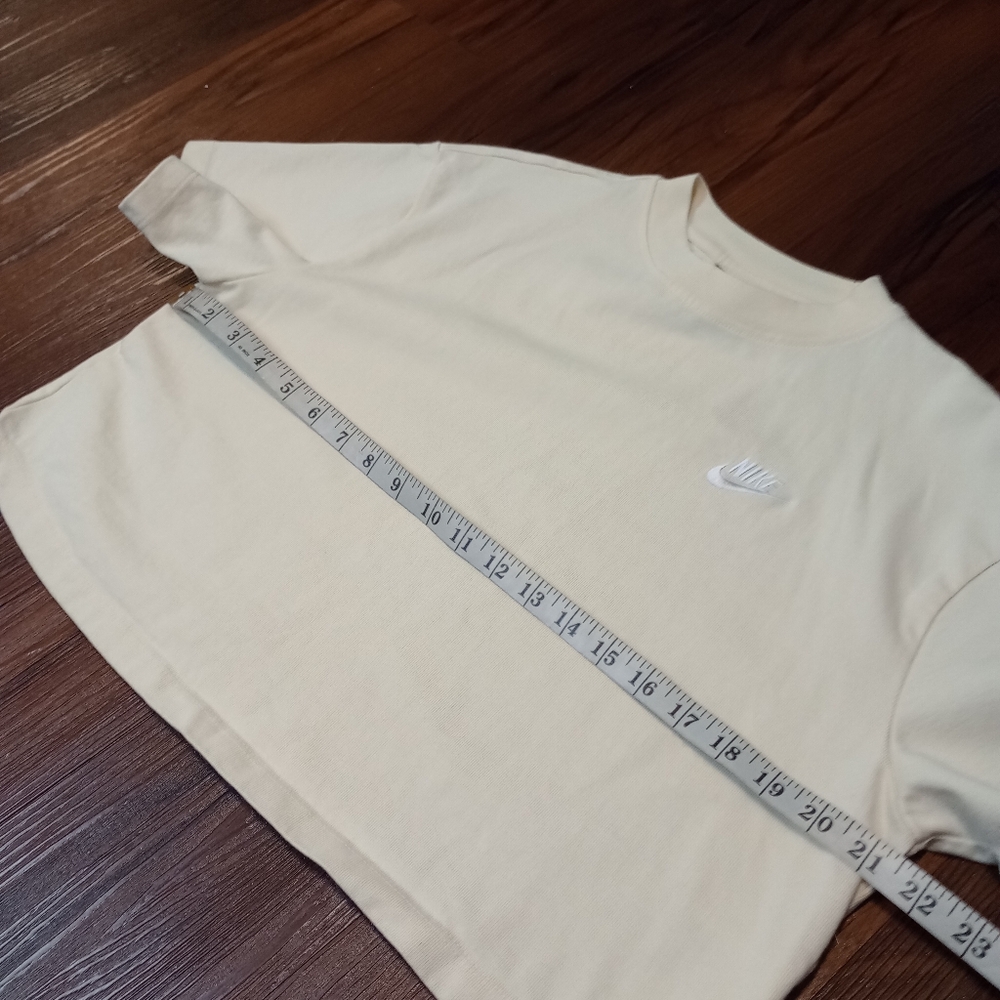 Nike Embroidered Logo Pale Yellow Cropped Cotton Tee - Picture 7 of 9